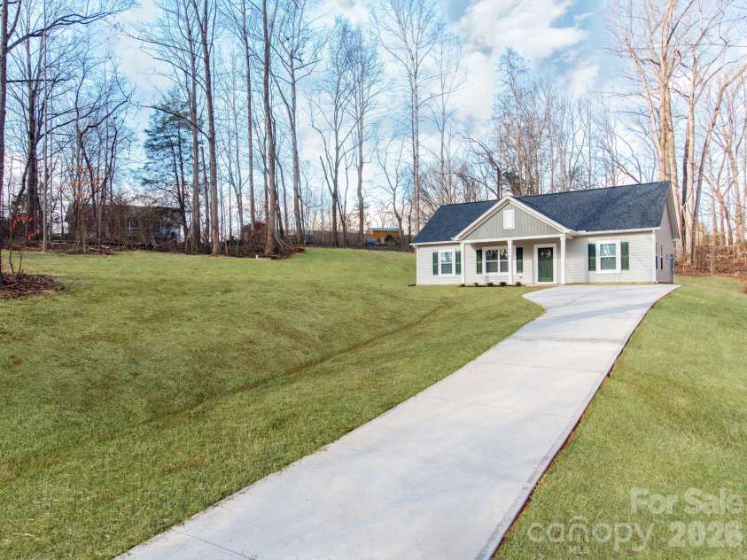 176 Whitetail Road, Statesville, NC 28625.  MLS# CAR4335614, YatesRealty ID 23345. 