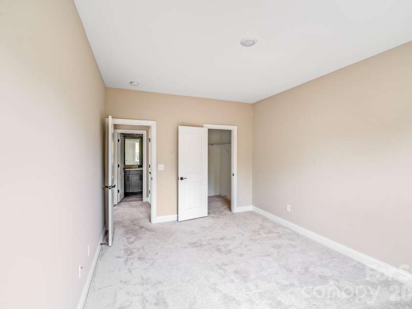 16004 Deer River Road, Charlotte, NC 28278.  MLS# CAR4327327, YatesRealty ID 23346. 