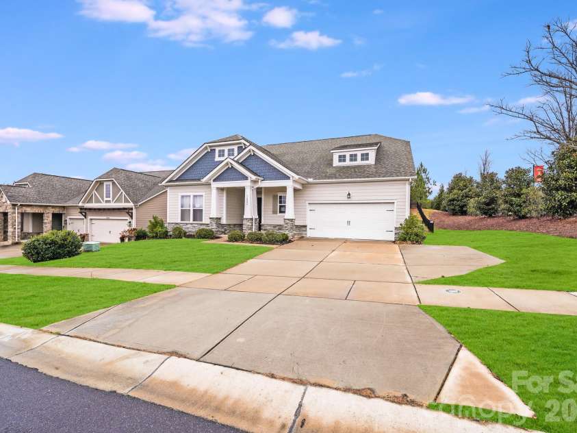 16004 Deer River Road, Charlotte, NC 28278.  MLS# CAR4327327, YatesRealty ID 23346. 