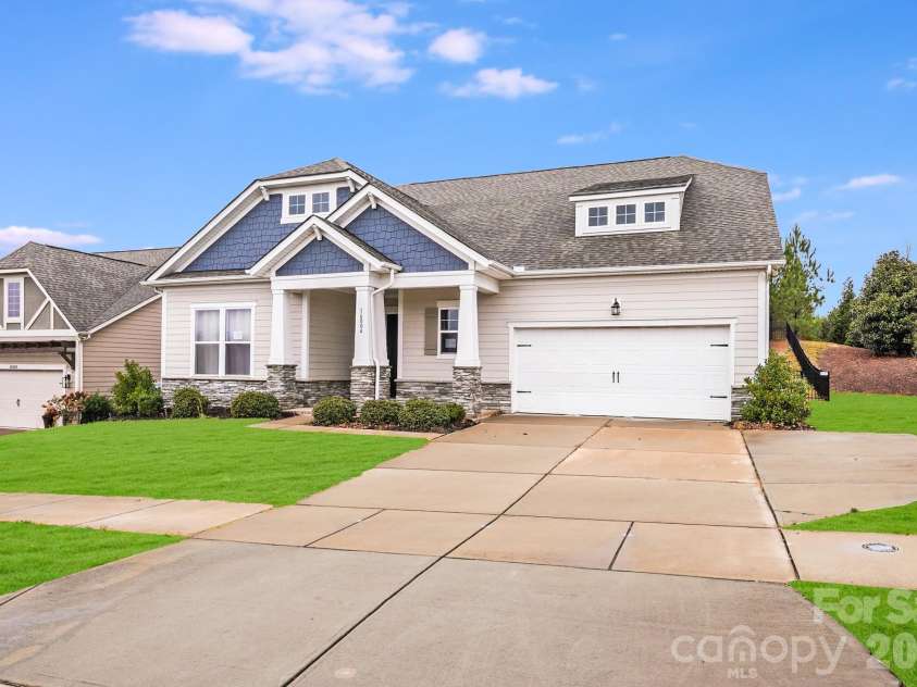 16004 Deer River Road, Charlotte, NC 28278.  MLS# CAR4327327, YatesRealty ID 23346. 