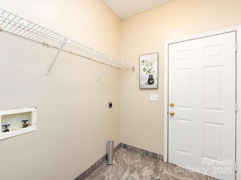 5621 Landale Court, Concord, NC 28027.  MLS# CAR4247242, YatesRealty ID 23347. 