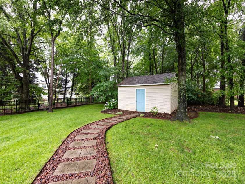 5621 Landale Court, Concord, NC 28027.  MLS# CAR4247242, YatesRealty ID 23347. 