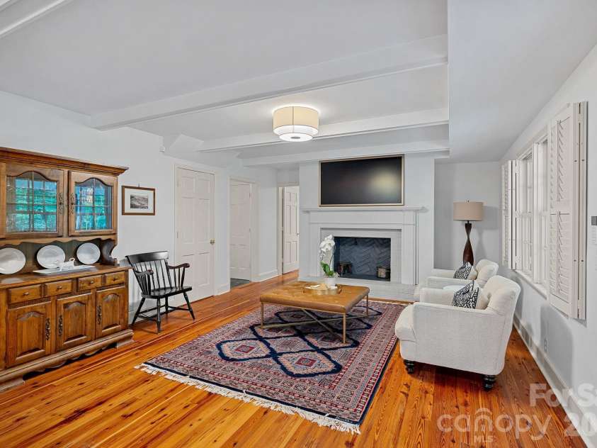 251 Ney Circle, Davidson, NC 28036.  MLS# CAR4377610, YatesRealty ID 23349. 