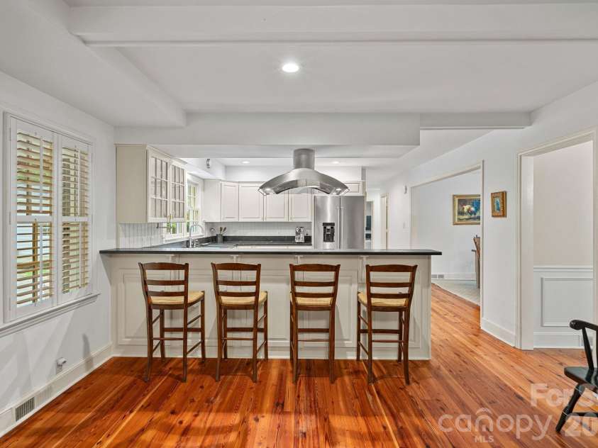 251 Ney Circle, Davidson, NC 28036.  MLS# CAR4377610, YatesRealty ID 23349. 