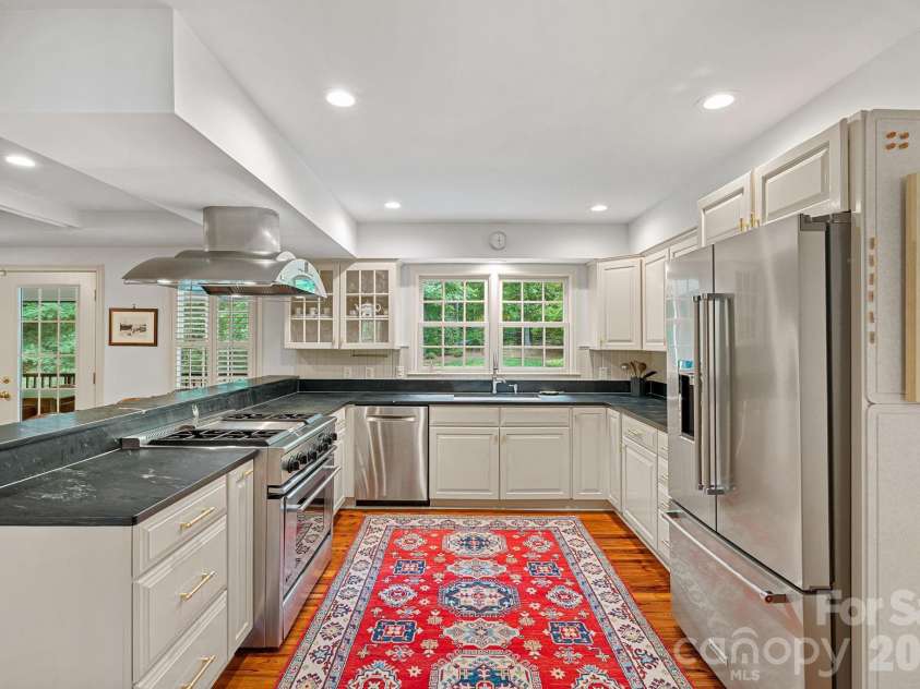 251 Ney Circle, Davidson, NC 28036.  MLS# CAR4377610, YatesRealty ID 23349. 