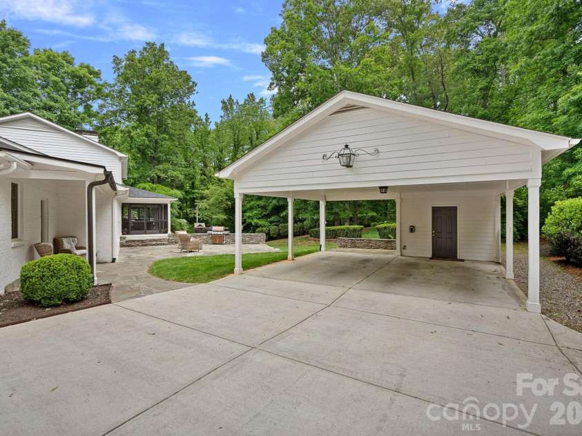 251 Ney Circle, Davidson, NC 28036.  MLS# CAR4377610, YatesRealty ID 23349. 