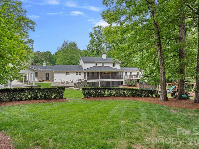 251 Ney Circle, Davidson, NC 28036.  MLS# CAR4377610, YatesRealty ID 23349. 