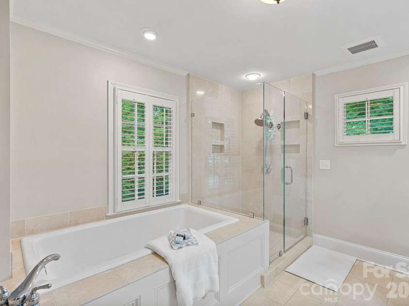 251 Ney Circle, Davidson, NC 28036.  MLS# CAR4377610, YatesRealty ID 23349. Primary Bath