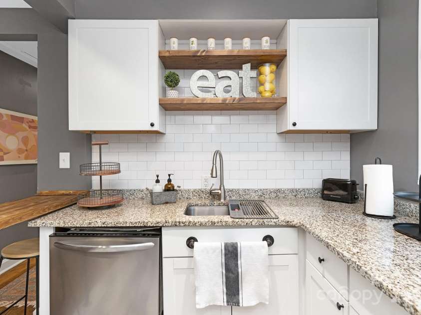 1100 Mona Drive, Charlotte, NC 28206.  MLS# CAR4253812, YatesRealty ID 23350. 