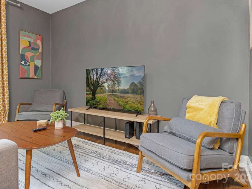 1100 Mona Drive, Charlotte, NC 28206.  MLS# CAR4253812, YatesRealty ID 23350. 