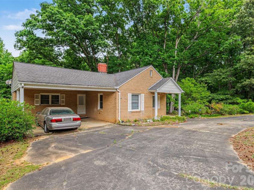 5401 Flat Creek Road, Heath Springs, SC 29058.  MLS# CAR4377998, YatesRealty ID 23350. 
