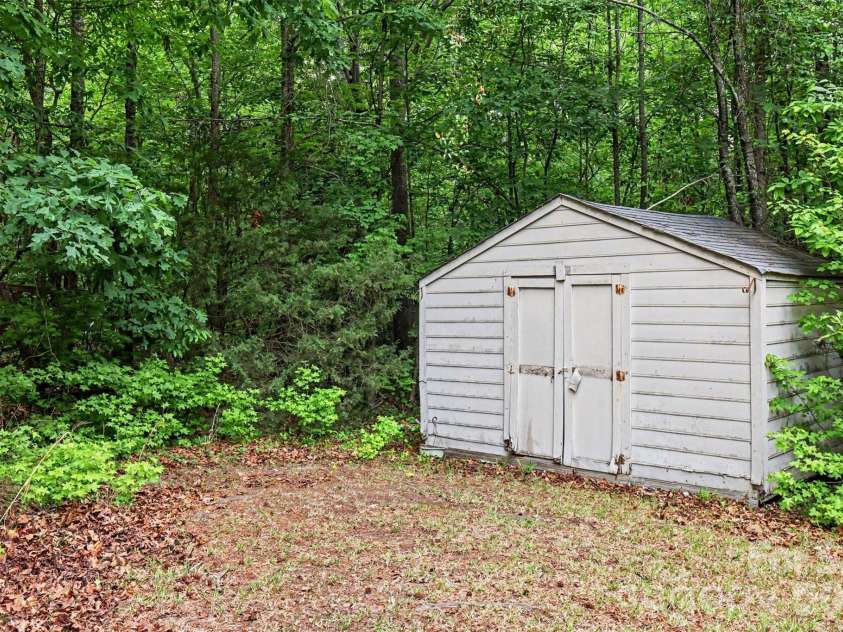 5401 Flat Creek Road, Heath Springs, SC 29058.  MLS# CAR4377998, YatesRealty ID 23350. 