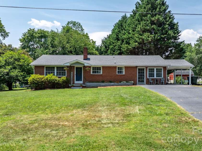 2623 13th Street, Hickory, NC 28601.  MLS# CAR4275094, YatesRealty ID 23351. 