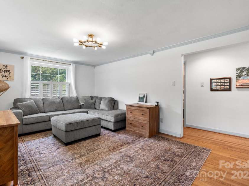 2623 13th Street, Hickory, NC 28601.  MLS# CAR4275094, YatesRealty ID 23351. 