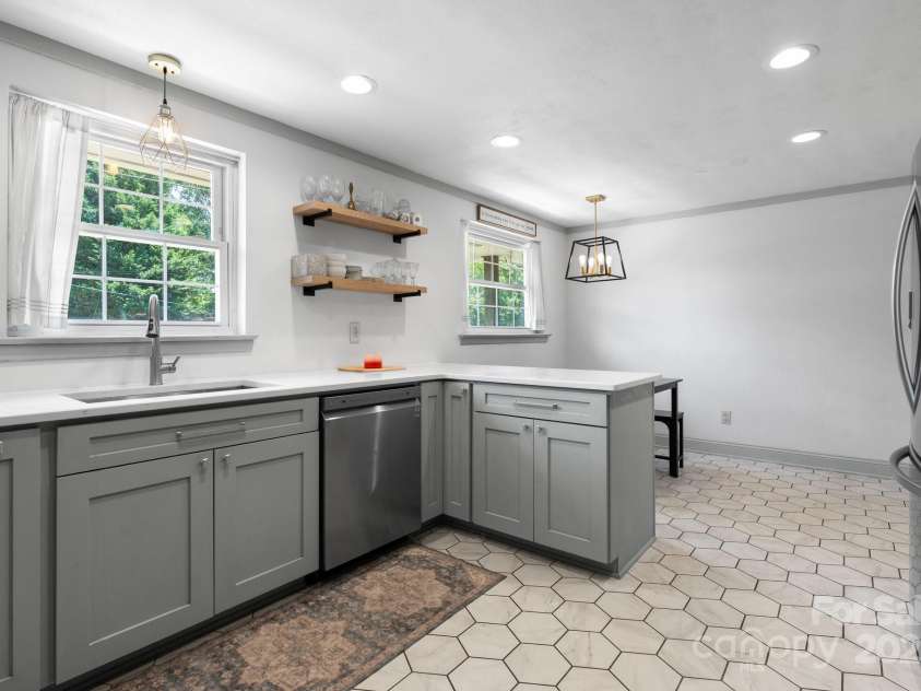 2623 13th Street, Hickory, NC 28601.  MLS# CAR4275094, YatesRealty ID 23351. 