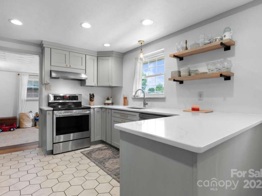 2623 13th Street, Hickory, NC 28601.  MLS# CAR4275094, YatesRealty ID 23351. 