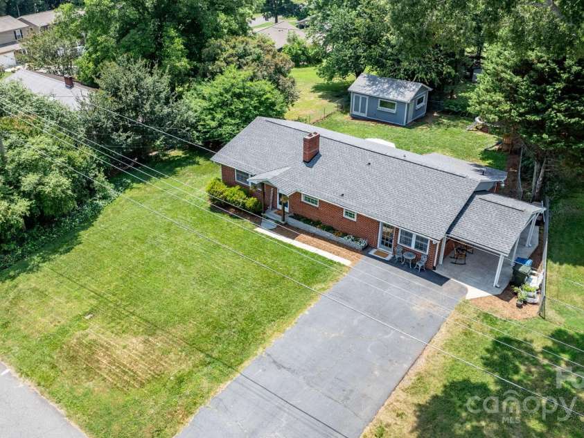 2623 13th Street, Hickory, NC 28601.  MLS# CAR4275094, YatesRealty ID 23351. 