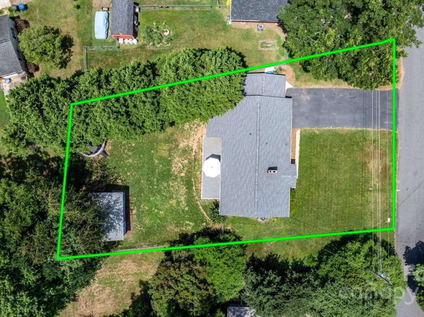 2623 13th Street, Hickory, NC 28601.  MLS# CAR4275094, YatesRealty ID 23351. 