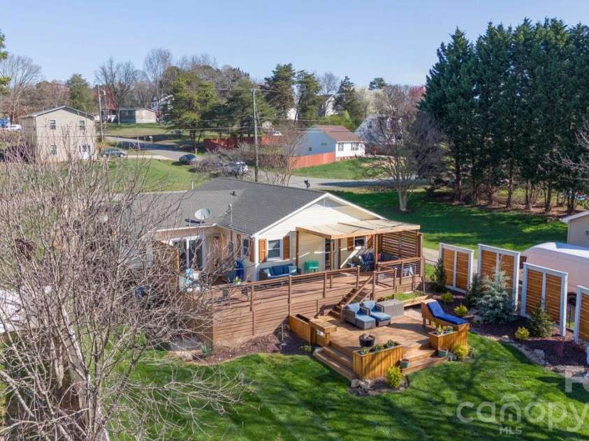 141 Bluewing Lane, Mooresville, NC 28117.  MLS# CAR4381743, YatesRealty ID 23352. 
