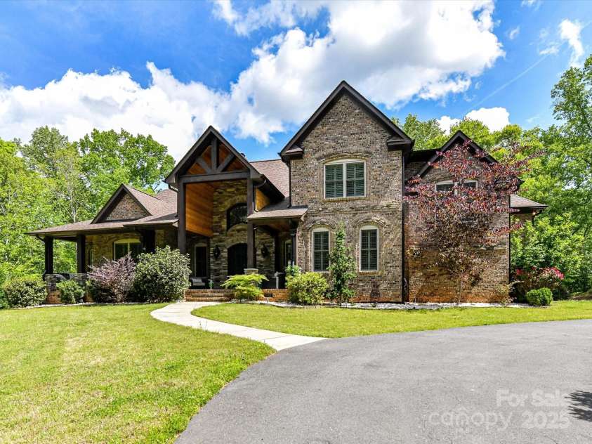 633 Elmhurst Drive, Fort Mill, SC 29715.  MLS# CAR4245784, YatesRealty ID 23352. Gorgeous 4bdm, 4.5 bath brick home located on a sprawling 6.5 acres!