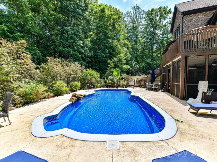 633 Elmhurst Drive, Fort Mill, SC 29715.  MLS# CAR4245784, YatesRealty ID 23352. Gorgeous inground pool and patio!