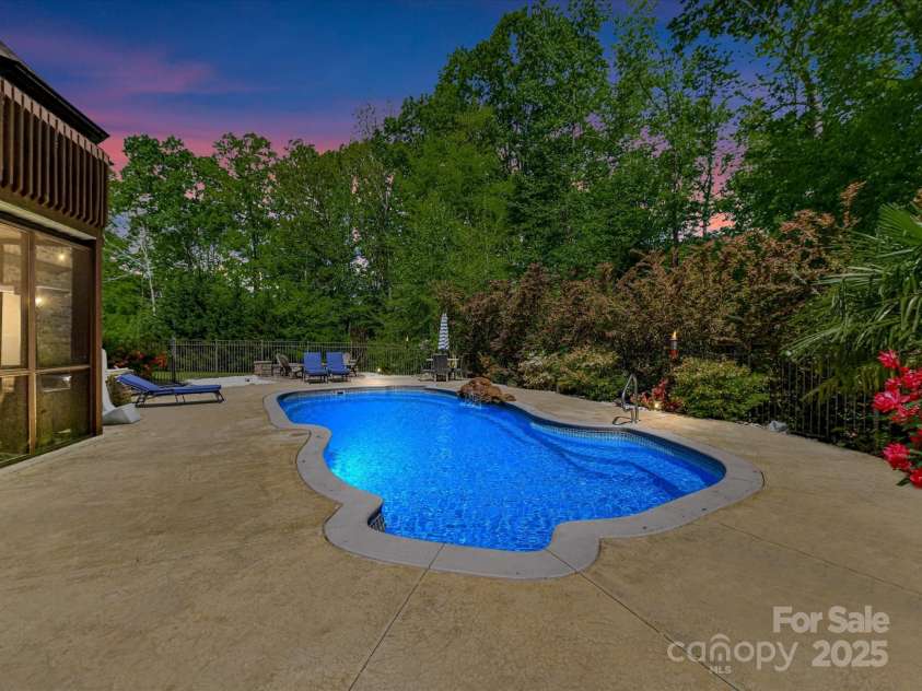 633 Elmhurst Drive, Fort Mill, SC 29715.  MLS# CAR4245784, YatesRealty ID 23352. Gorgeous inground pool and patio!