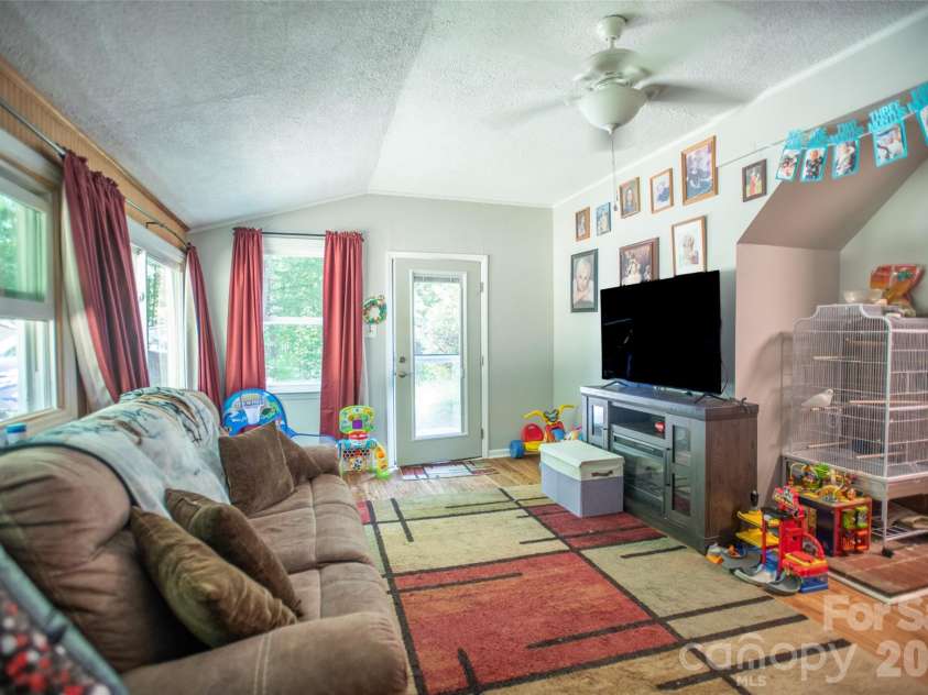 1202 Cannon Drive, Lenoir, NC 28645.  MLS# CAR4375052, YatesRealty ID 23354. 