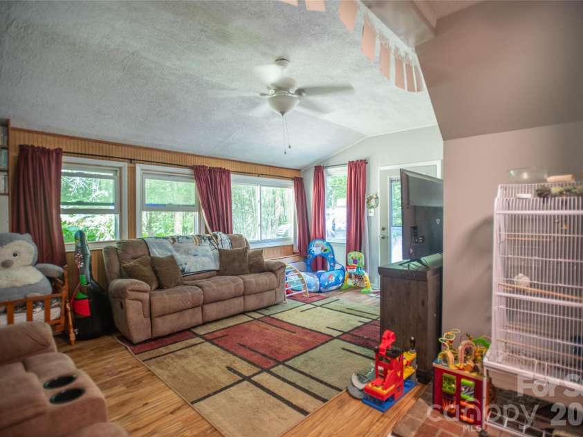 1202 Cannon Drive, Lenoir, NC 28645.  MLS# CAR4375052, YatesRealty ID 23354. 