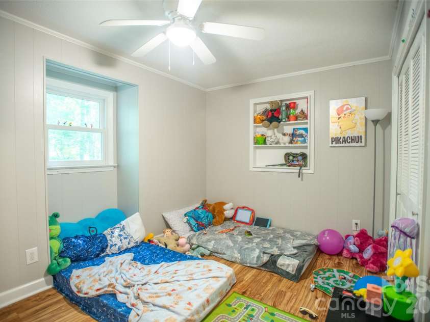 1202 Cannon Drive, Lenoir, NC 28645.  MLS# CAR4375052, YatesRealty ID 23354. 