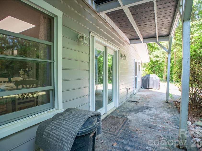 1202 Cannon Drive, Lenoir, NC 28645.  MLS# CAR4375052, YatesRealty ID 23354. 