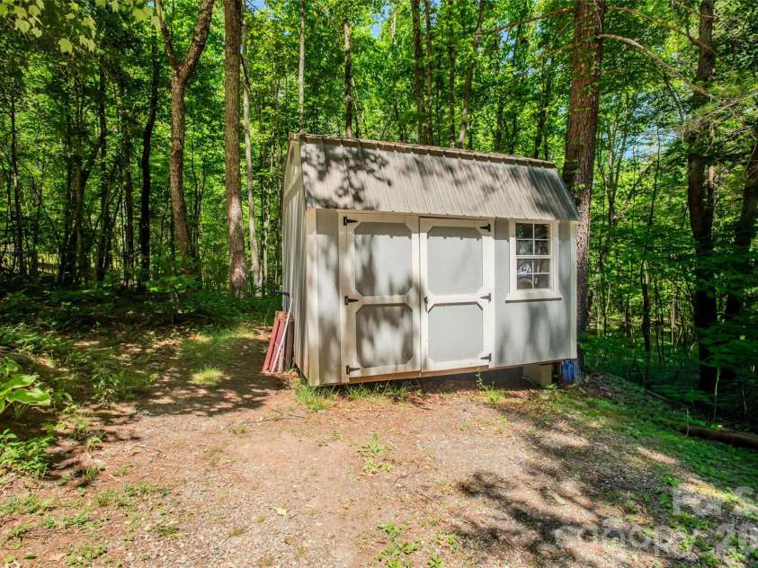 1202 Cannon Drive, Lenoir, NC 28645.  MLS# CAR4375052, YatesRealty ID 23354. 