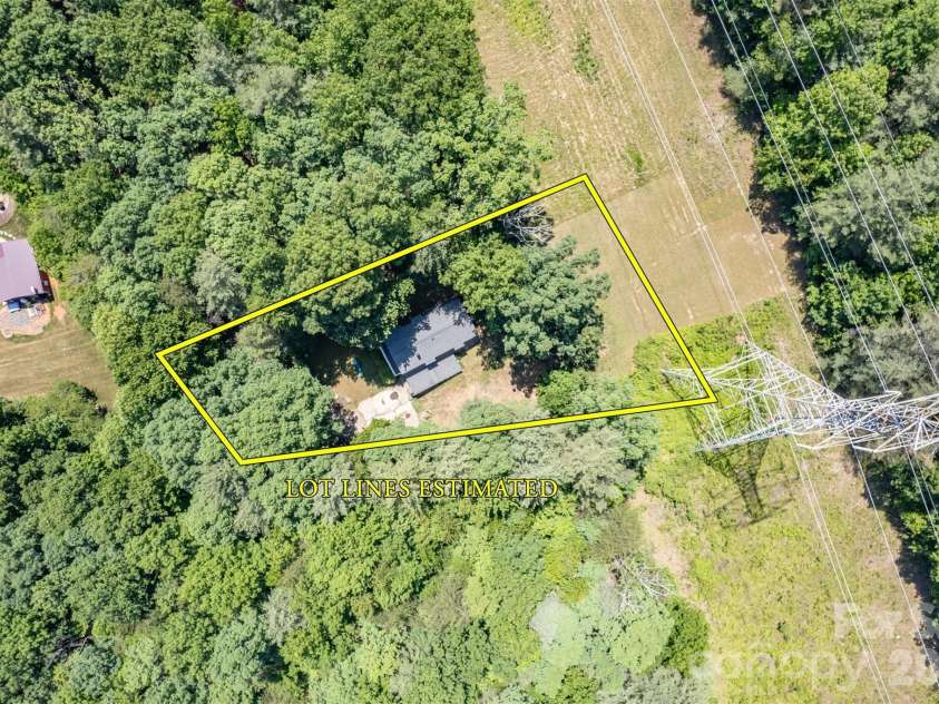1202 Cannon Drive, Lenoir, NC 28645.  MLS# CAR4375052, YatesRealty ID 23354. 
