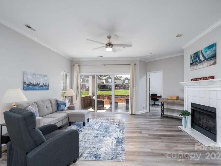 18511 Harborside Drive, Cornelius, NC 28031.  MLS# CAR4274110, YatesRealty ID 23355. 