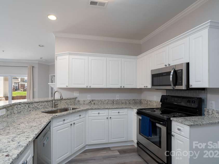 18511 Harborside Drive, Cornelius, NC 28031.  MLS# CAR4274110, YatesRealty ID 23355. 