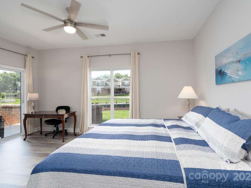 18511 Harborside Drive, Cornelius, NC 28031.  MLS# CAR4274110, YatesRealty ID 23355. 