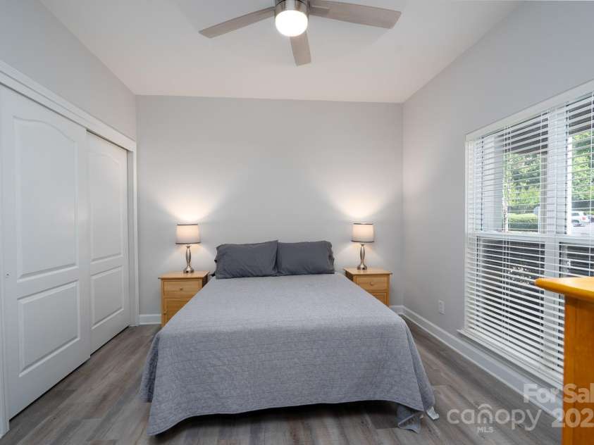 18511 Harborside Drive, Cornelius, NC 28031.  MLS# CAR4274110, YatesRealty ID 23355. 