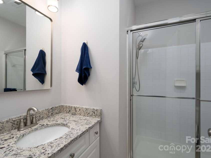 18511 Harborside Drive, Cornelius, NC 28031.  MLS# CAR4274110, YatesRealty ID 23355. 