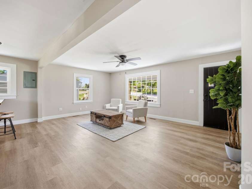 608 Carver Drive, Lexington, NC 27292.  MLS# CAR4353909, YatesRealty ID 23355. 