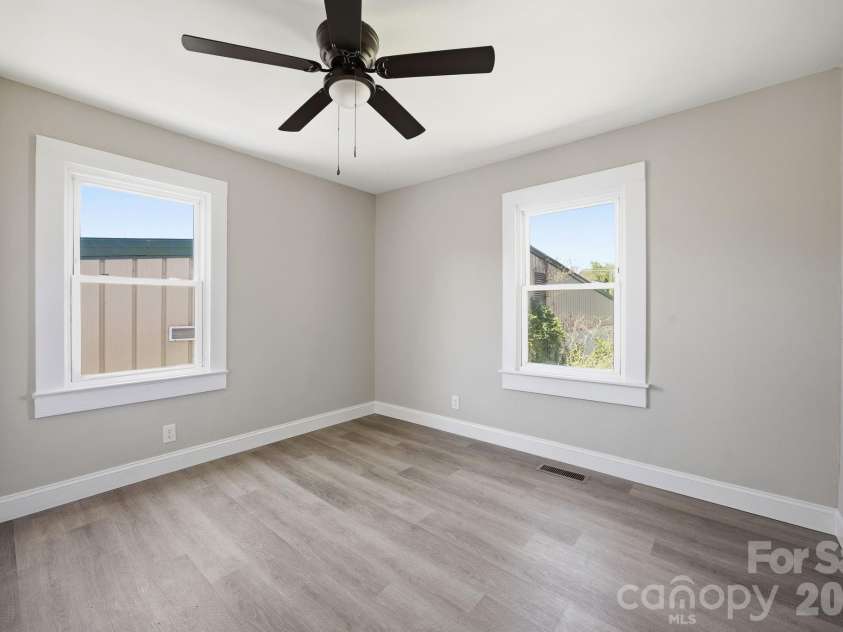 608 Carver Drive, Lexington, NC 27292.  MLS# CAR4353909, YatesRealty ID 23355. 