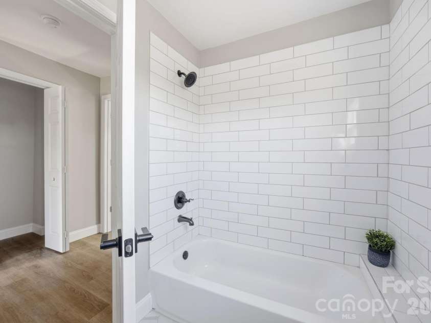 608 Carver Drive, Lexington, NC 27292.  MLS# CAR4353909, YatesRealty ID 23355. 