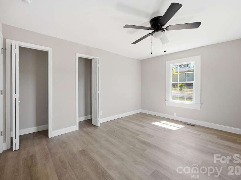 608 Carver Drive, Lexington, NC 27292.  MLS# CAR4353909, YatesRealty ID 23355. 