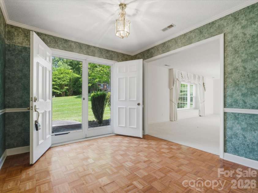 1020 Longreen Drive, Kernersville, NC 27284.  MLS# CAR4379310, YatesRealty ID 23357. 