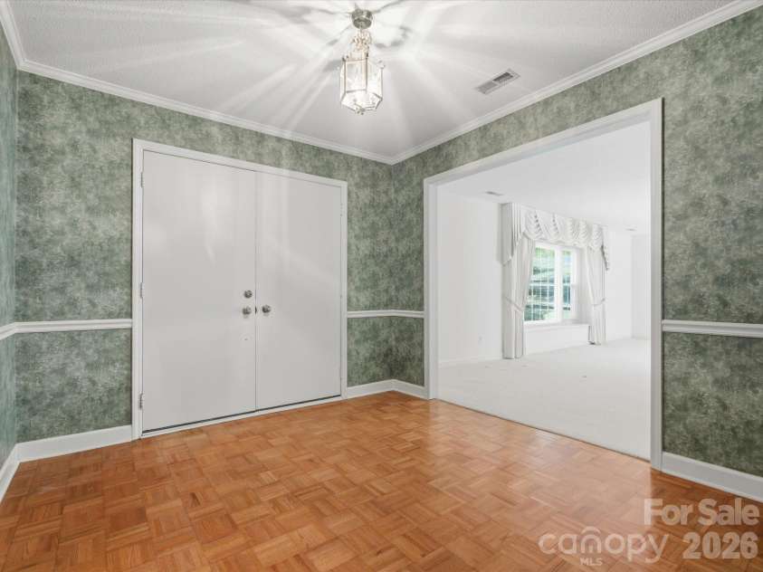 1020 Longreen Drive, Kernersville, NC 27284.  MLS# CAR4379310, YatesRealty ID 23357. 