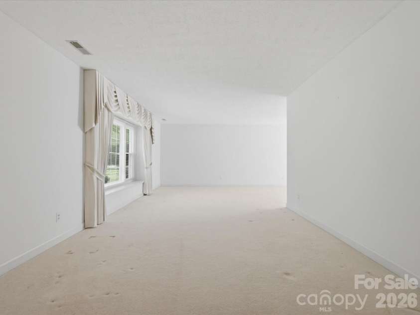 1020 Longreen Drive, Kernersville, NC 27284.  MLS# CAR4379310, YatesRealty ID 23357. 