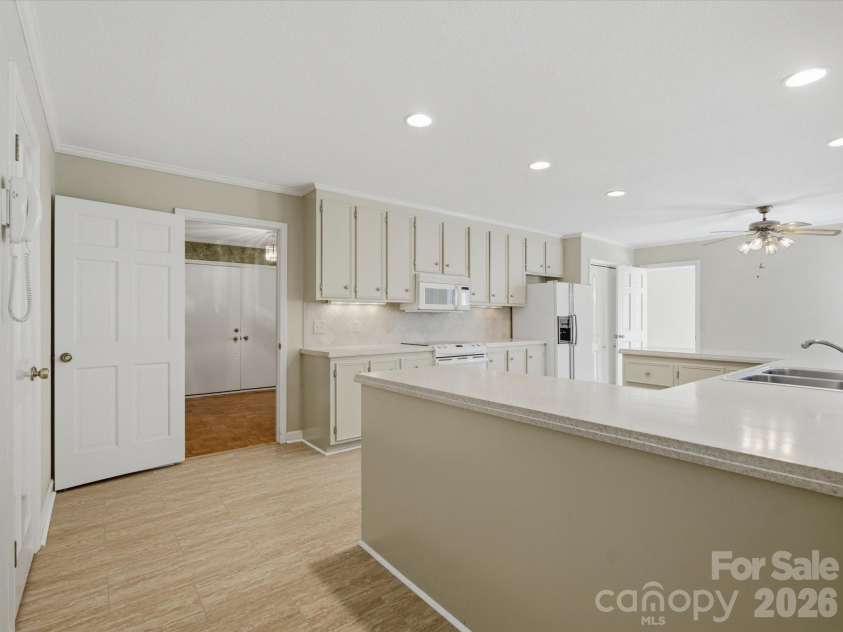 1020 Longreen Drive, Kernersville, NC 27284.  MLS# CAR4379310, YatesRealty ID 23357. 