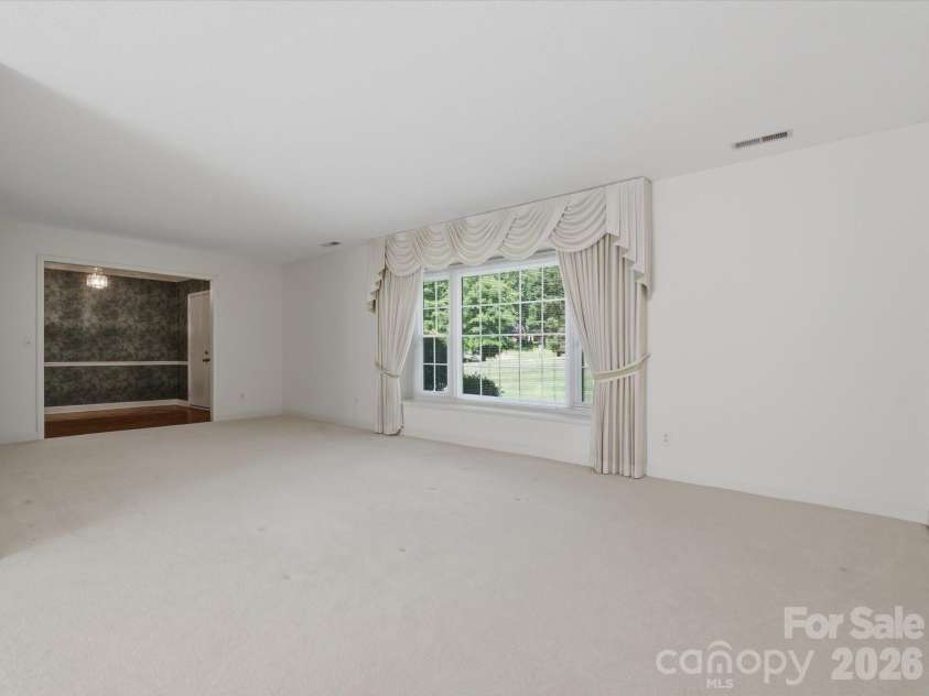 1020 Longreen Drive, Kernersville, NC 27284.  MLS# CAR4379310, YatesRealty ID 23357. 