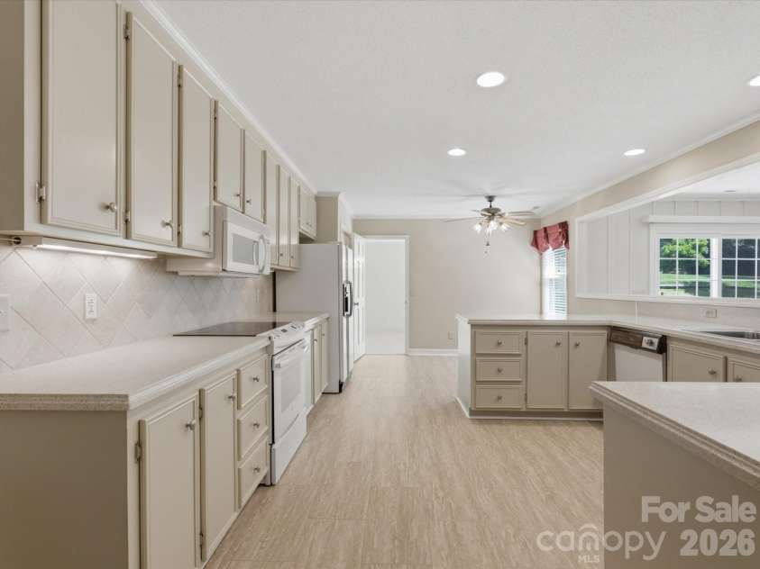 1020 Longreen Drive, Kernersville, NC 27284.  MLS# CAR4379310, YatesRealty ID 23357. 