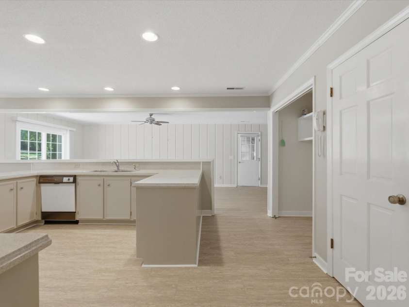 1020 Longreen Drive, Kernersville, NC 27284.  MLS# CAR4379310, YatesRealty ID 23357. 