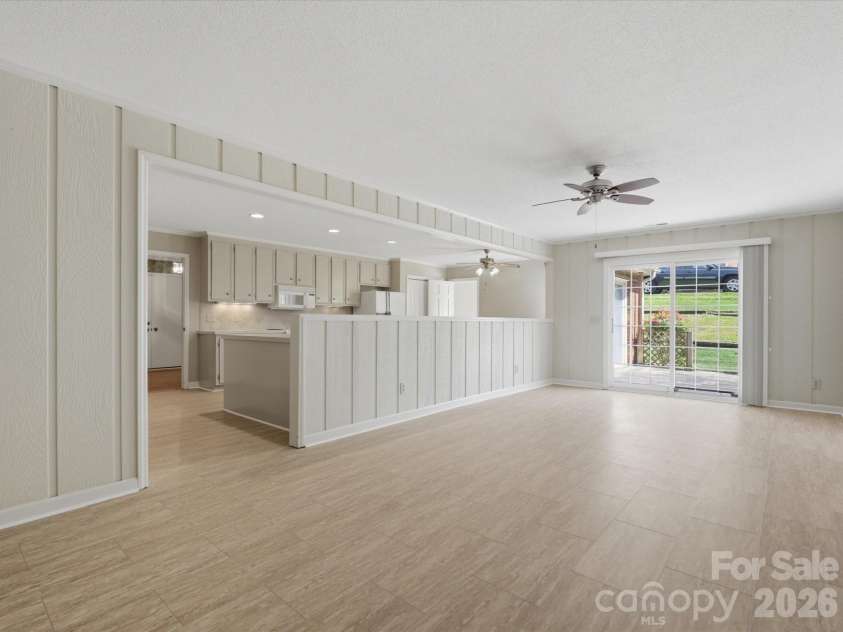1020 Longreen Drive, Kernersville, NC 27284.  MLS# CAR4379310, YatesRealty ID 23357. 