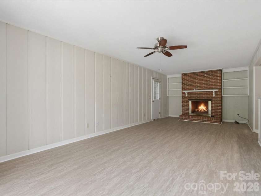 1020 Longreen Drive, Kernersville, NC 27284.  MLS# CAR4379310, YatesRealty ID 23357. 